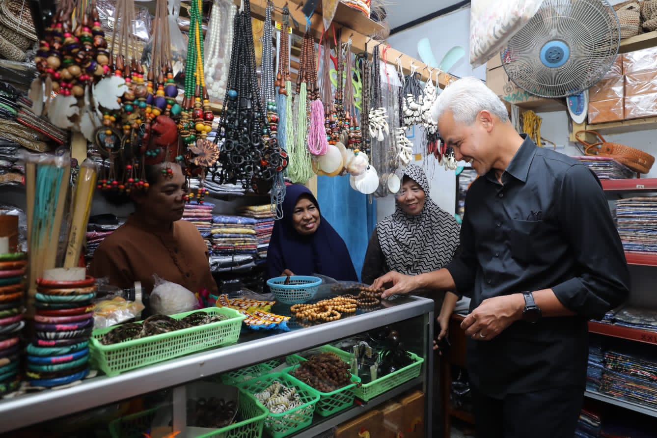 Ganjar ke Pasar Hamadi Jayapura, Warga Sambut Suka Cita