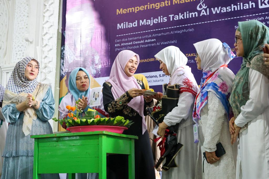 Ultah ke 52, Atikoh Didoakan Santri dan Jamaah Majlis Taklim Ponpes Al Washilah