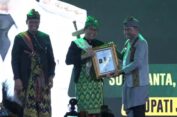 Dukung Pariwisata Desa, Pj. Bupati Jepara Terima Penghargaan Mendes PDTT
