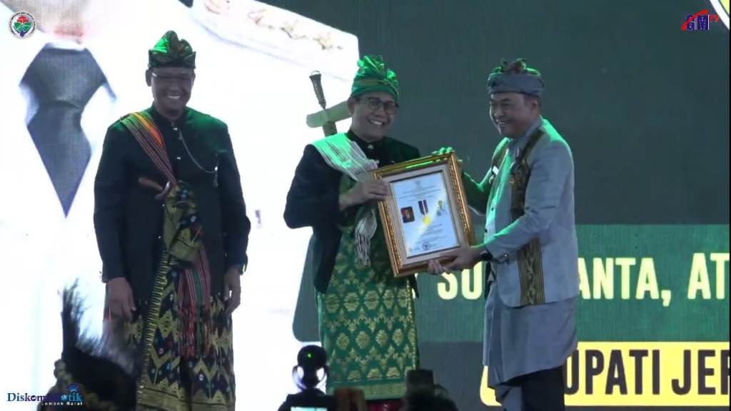 Dukung Pariwisata Desa, Pj. Bupati Jepara Terima Penghargaan Mendes PDTT