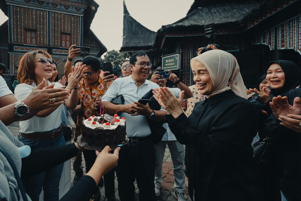 Kejutan Warga Purbalingga untuk Atikoh Ganjar; Awet Muda Ibu Negaraku