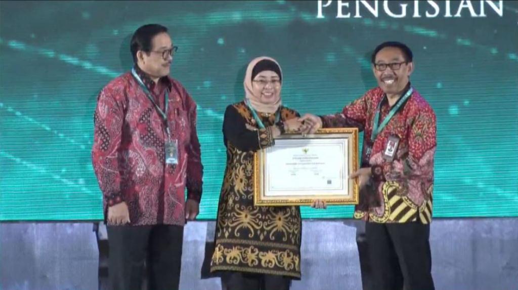 Pj Bupati Batang Sabet Dua Penghargaan Bergengsi Meritokrasi KASN 2023