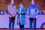 Berhasil Terapkan Sistem Merit, Pj Bupati Batang Raih Penghargaan Gubernur Jateng Award 2023
