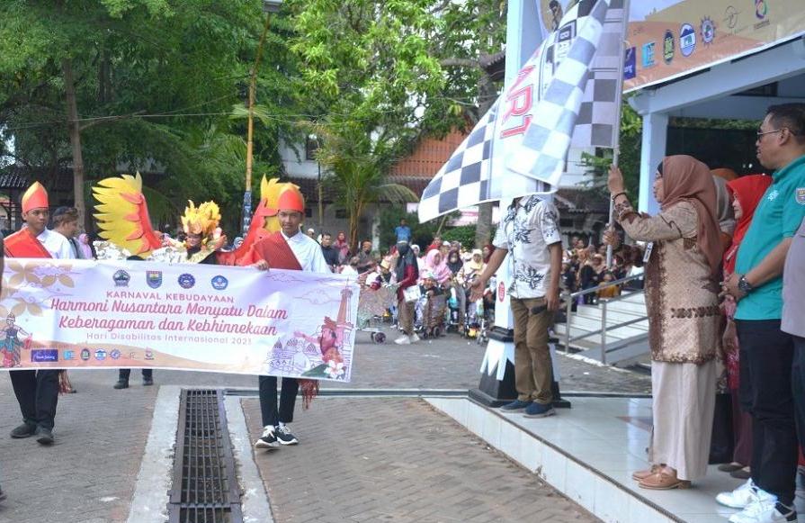 Karnaval SLB Batang Meriahkan Peringatan Hari Disabilitas Internasional