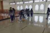 Ciptakan Kenyamanan Beribadah, MAN Batang Gelar Baksos Bersihkan Masjid