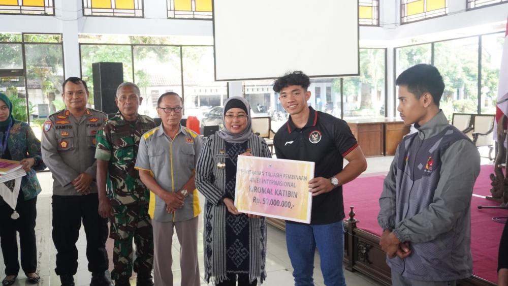 KONI Batang Beri Bonus Kepada Atlet Berprestasi Porprov XVI Jateng