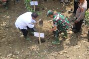Peringati Hari Bakti Ke-78, DPUPR Blora Giat Bersih Sungai dan Penanaman Pohon