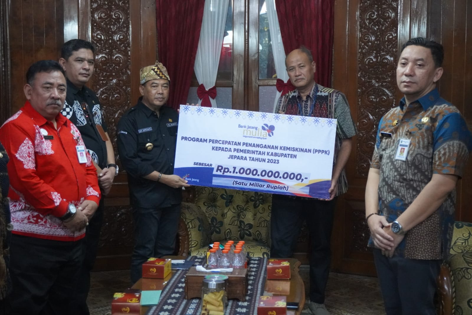 Percepatan Pengentasan Kemiskinan, Bank Jateng Serahkan CSR ke Pemkab Jepara