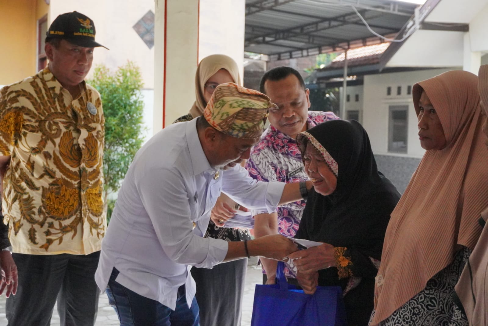 ASN Peduli, Warga Batealit dan Kedung Dikucur 1 Ton Bantuan Beras
