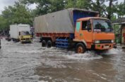 Jalan Raya Demak-Kudus Terendam Banjir, Arus Lalu Lintas Terpantau Ramai Lancar