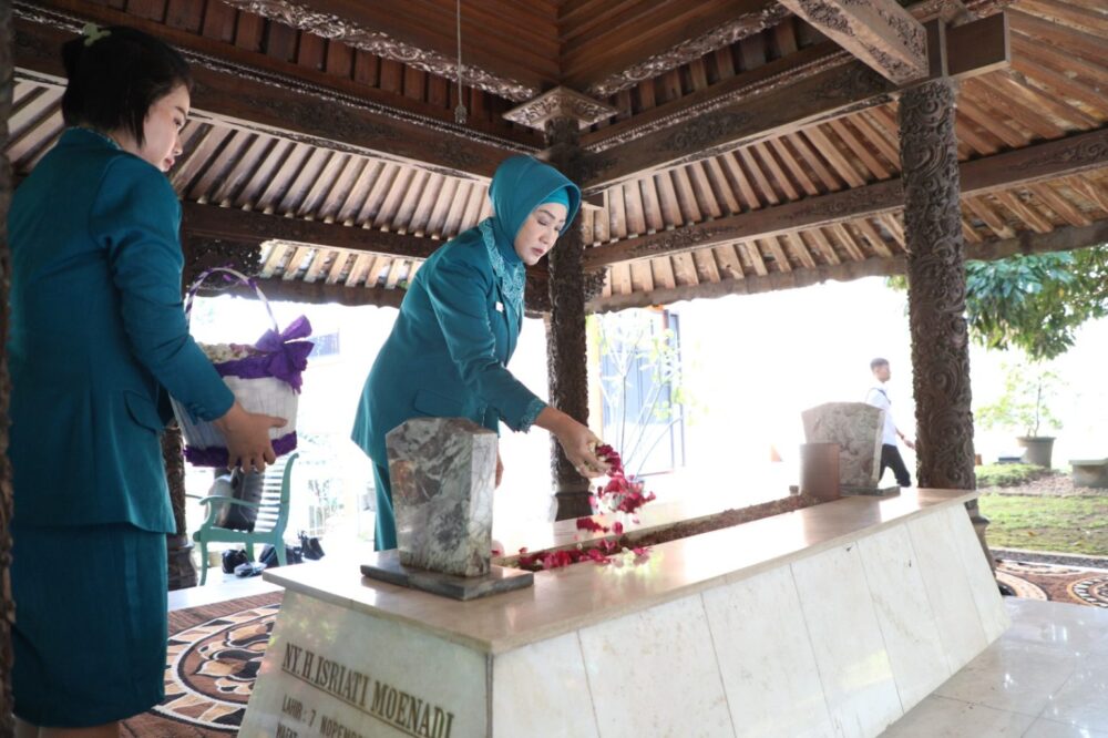 Doa untuk Isriati Moenadi, Pencetus Gerakan PKK