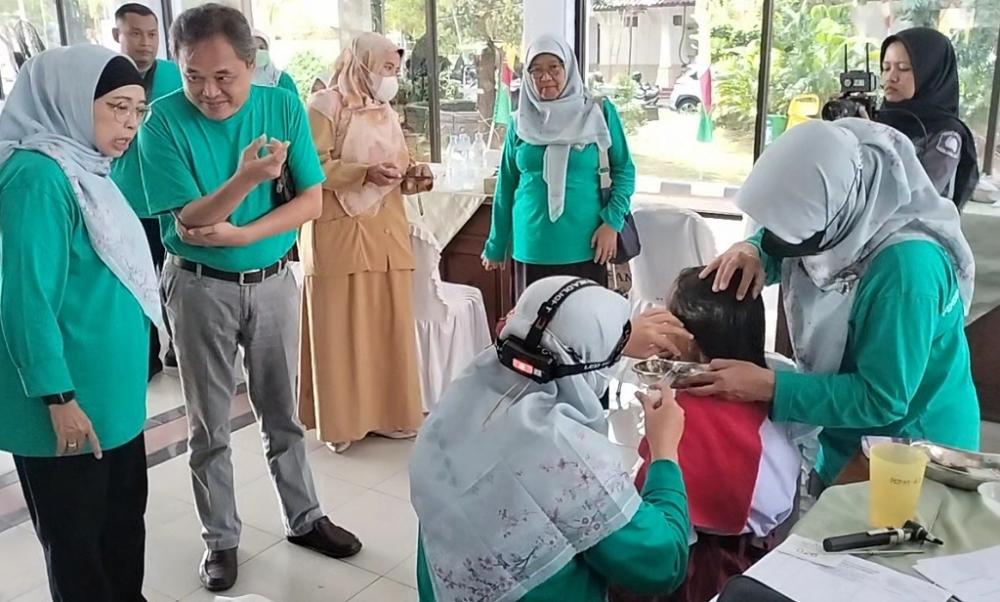 Gelar Bakti Sosial, RSUD Batang Intens Periksa THT Pelajar
