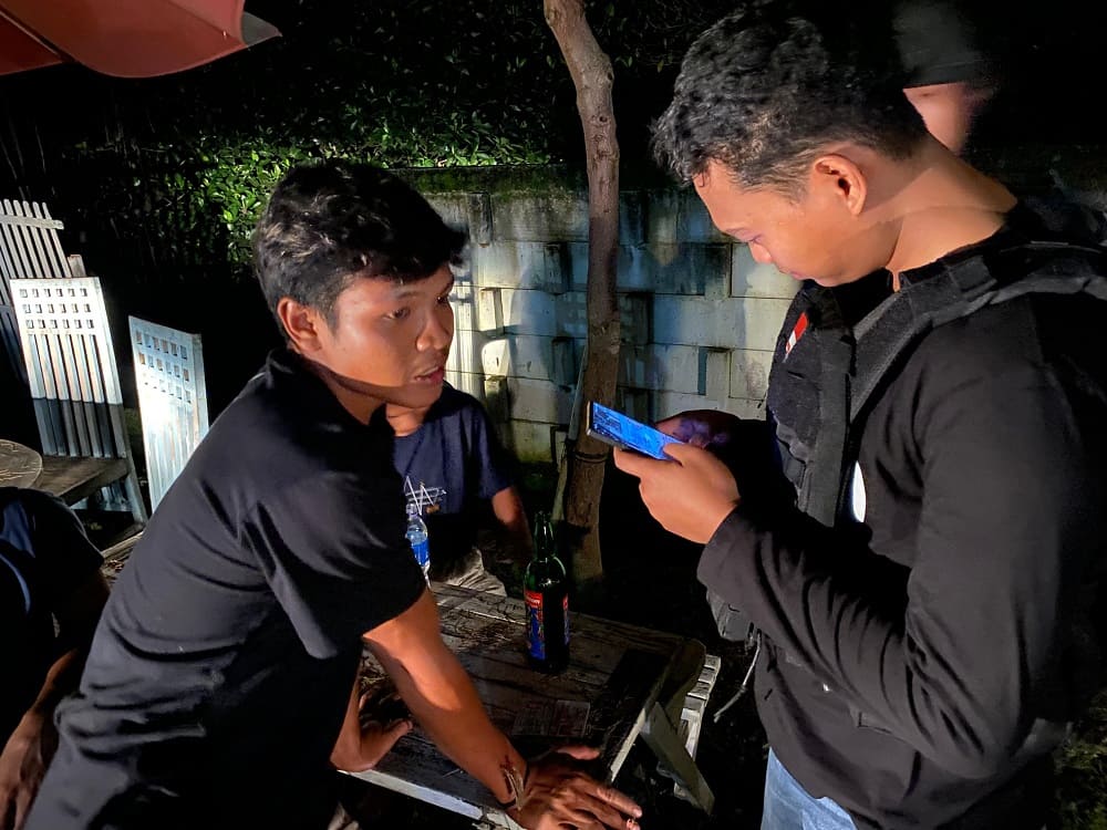 Polisi Bubarkan Pemuda Pesta Miras hingga Gerebek 8 Sejoli Bukan Pasutri Mesum di Kosan