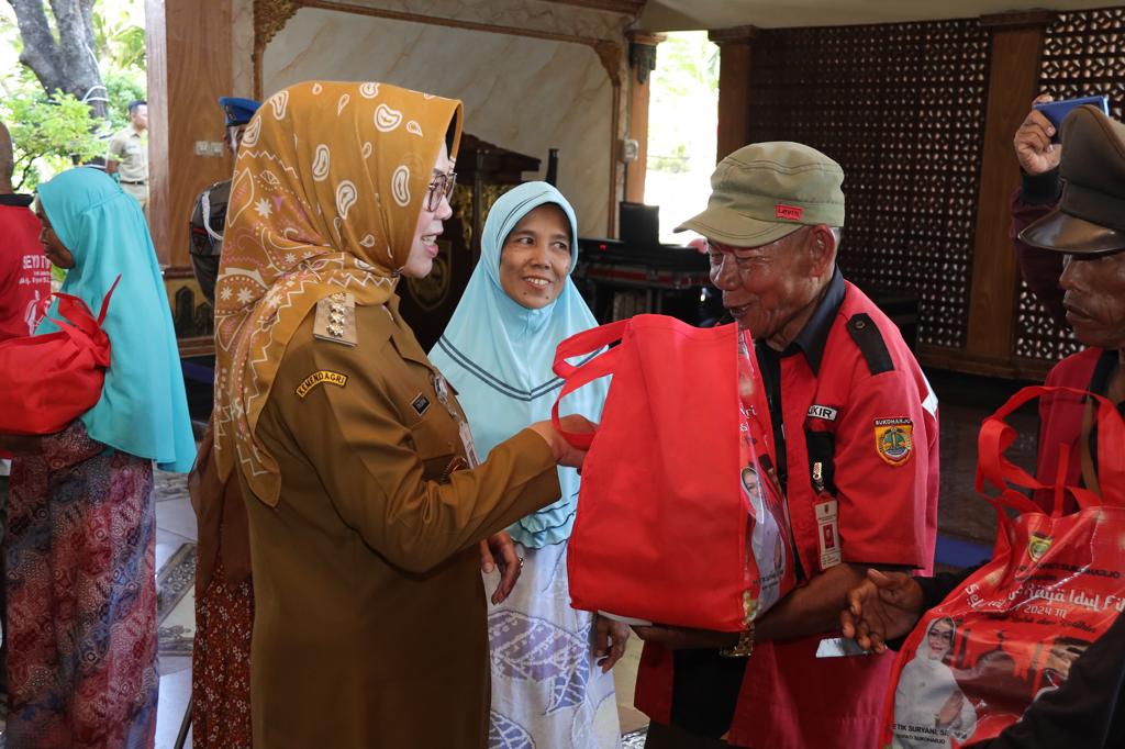 Pemkab Sukoharjo Bagikan 3.250 Paket Ramadan untuk Warga Kurang Mampu