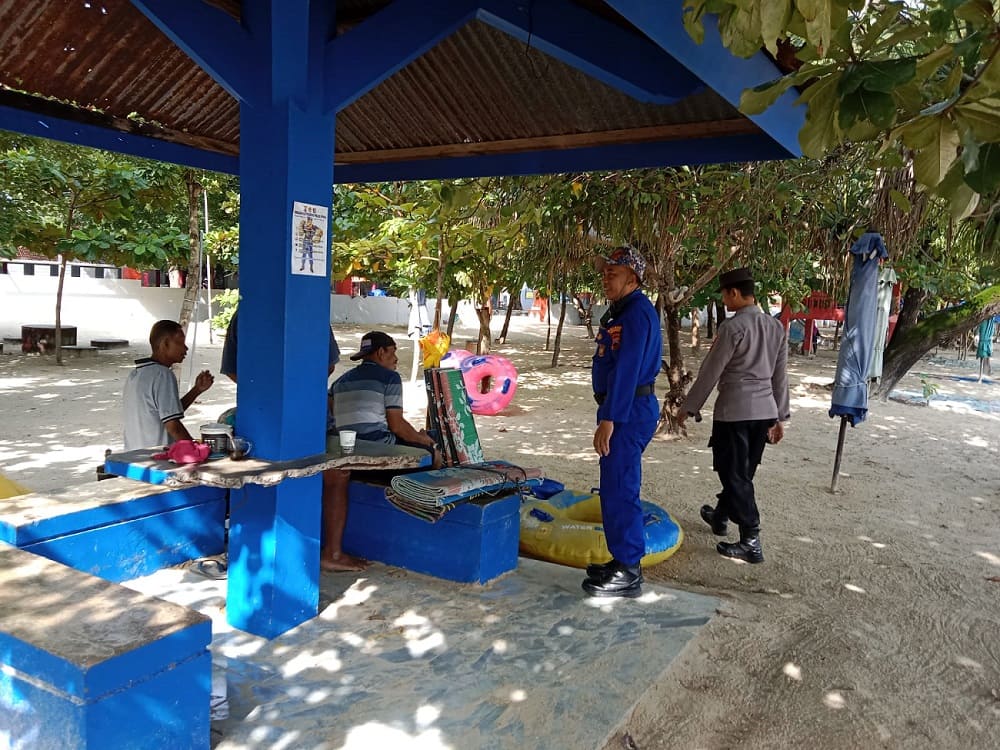 Patroli Jalan Kaki, Ini yang Disampaikan Personel Pospam OKC di Bandengan