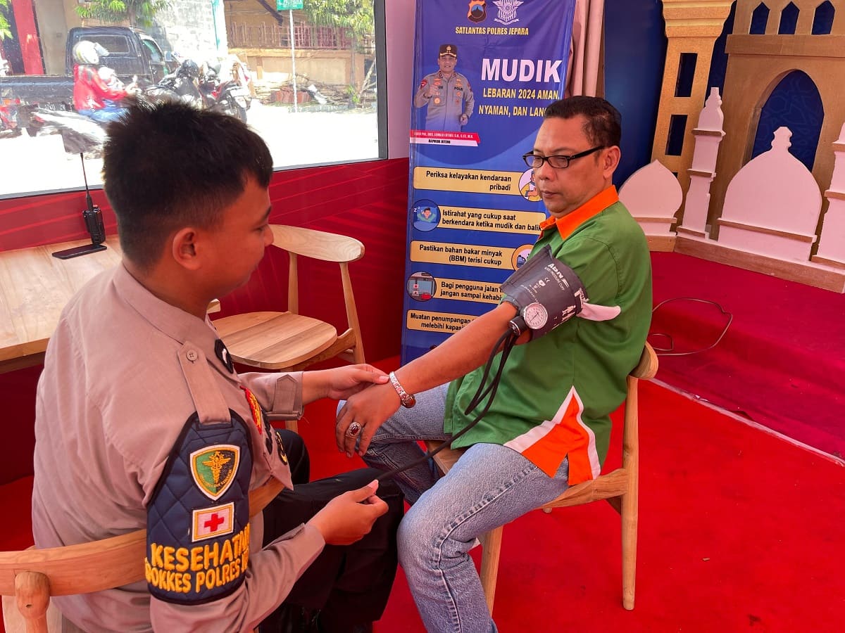 Pastikan Kondisi Prima, Subsatgas Dokkes Polres Jepara Berikan Layanan Kesehatan