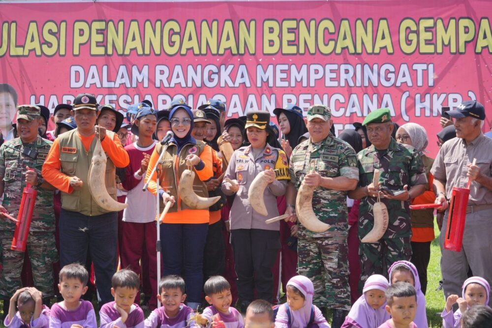 Simulasi Bencana Gempa Warnai Peringatan Hari Kesiapsiagaan Bencana