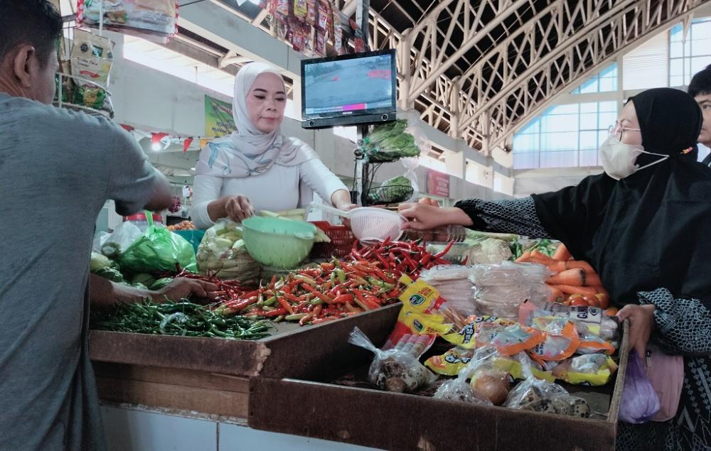 Petani Sayur Panen Raya, Harga Bumbu Dapur di Pasar Batang Turun Drastis