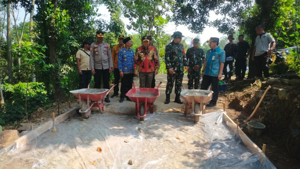 Buka TMMD Sengkuyung Tahap II di Desa Tunahan, Pj Bupati: Akan Optimal dan Tepat Waktu