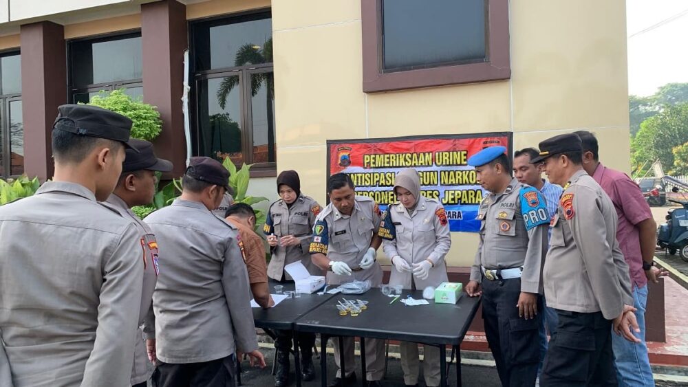 Cegah Personel Kena Narkoba, Anggota Polres Jepara Tes Urine Dadakan