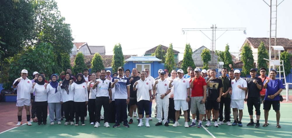 Kuatkan Kemitraan, Pemkab dan DPRD Jepara Latihan Tenis Bersama USM