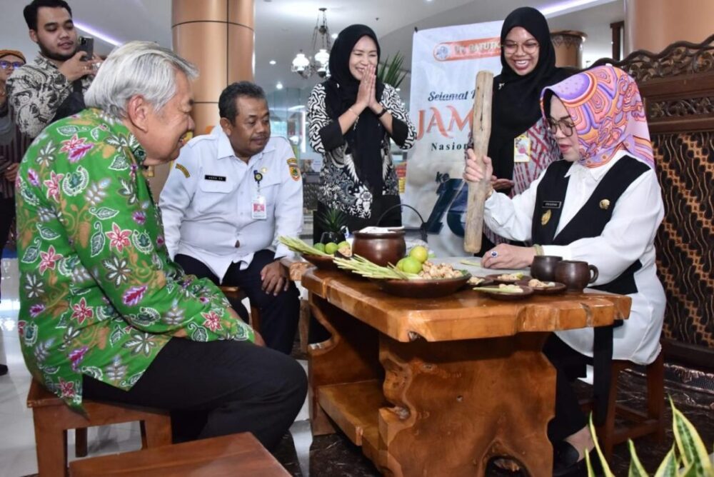 Hari Jamu Nasional ke-16 2024, Bupati Etik Racik Jamu Sendiri