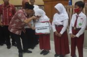 Bupati Ngesti Imbau ASN Sisihkan Gaji Bantu Siswa Kurang Mampu