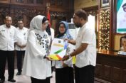 Penjabat Bupati Batang Serahkan Surat Keputusan Kepala Sekolah
