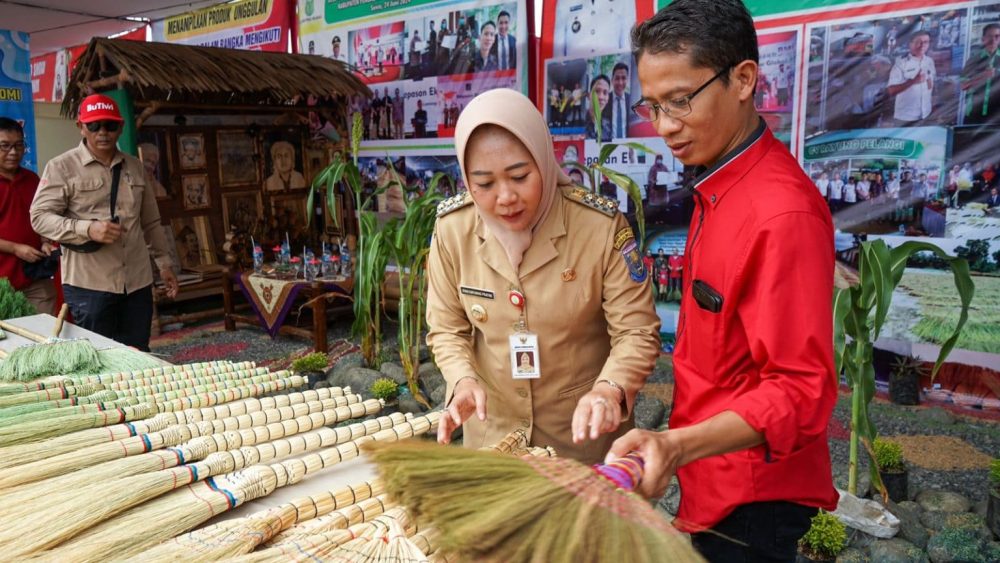 Sapu Sorgum Karanggambas Sukses Tembus Pasar Korsel dan Jepang