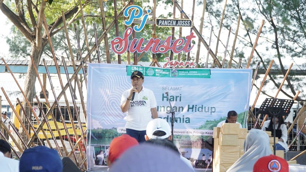 Hari Lingkungan Hidup Sedunia, Pj Bupati Jepara Gelar Aksi Bersih Pantai