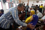 Senangnya Mbah Turiah Dapat Bantuan Beras dari Pemerintah
