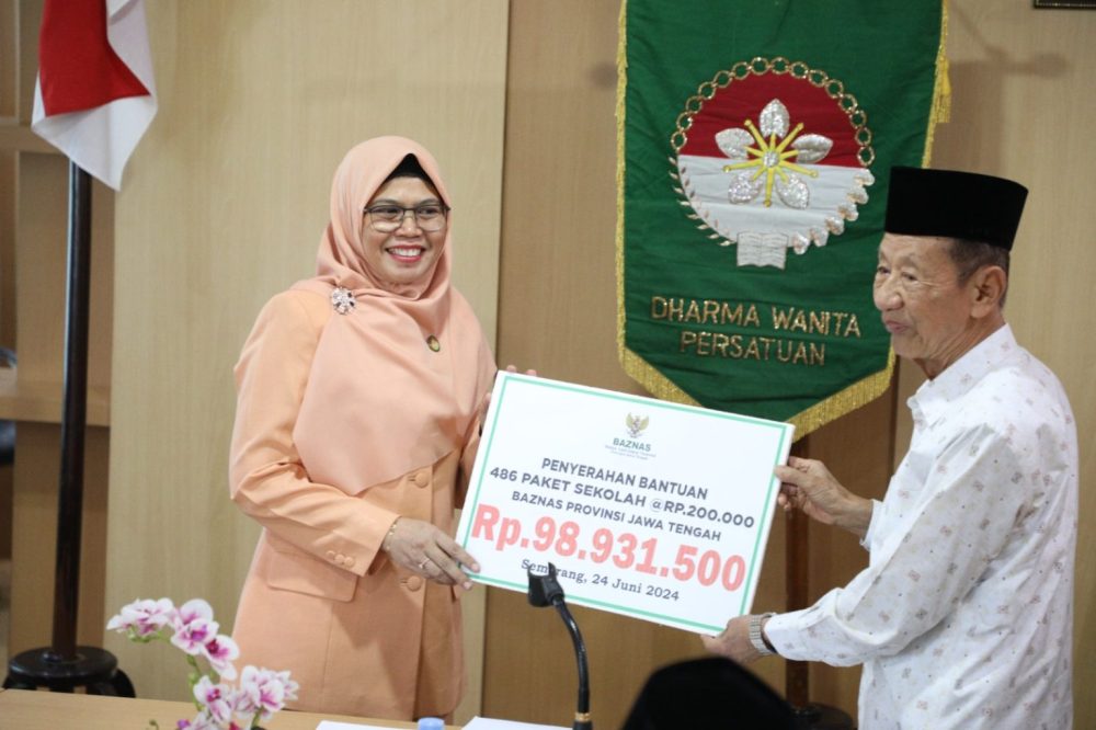 486 Siswa Kurang Mampu Dapat Bantuan Alat Sekolah dari DWP dan Baznas Jateng