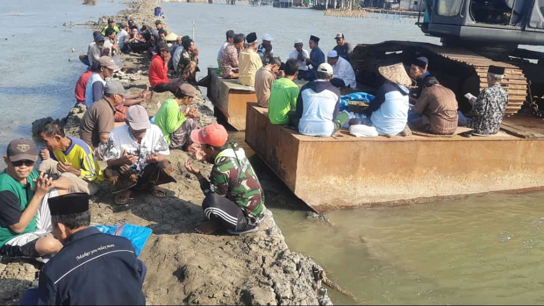 Bakal Dibangun Tanggul, Petambak Desa Kedungmutih Gelar Selamatan
