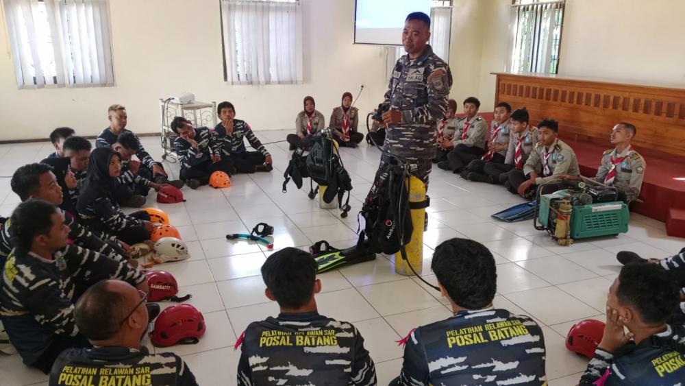 Danlanal Tegal Berikan Pelatihan SAR di Pantai Sigandu Batang