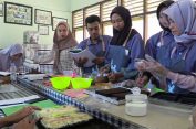 Penyandang Disabilitas di Rembang Dilatih Bikin Kue