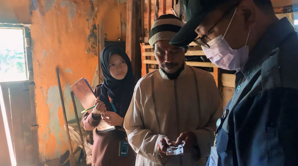 Mahasiswa KKN-T Inovasi IPB Gelar Vetcare di Kepakisan, Banjarnegara, Peternak Antusias