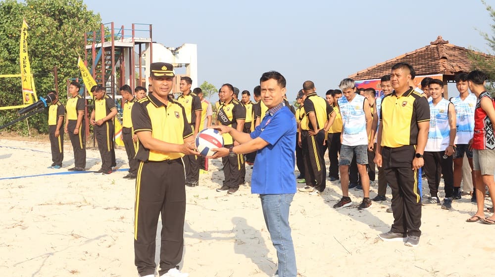 26 Tim Ikuti Turnamen Bola Voli Pasir Kapolres Cup 2024