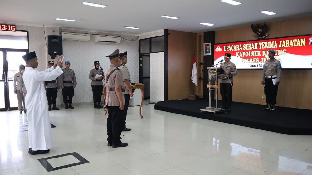 Pimpin Sertijab Kapolsek, Kapolres Jepara: Jaga Amanah Jabatan untuk Beri Kemanfaatan bagi Masyarakat