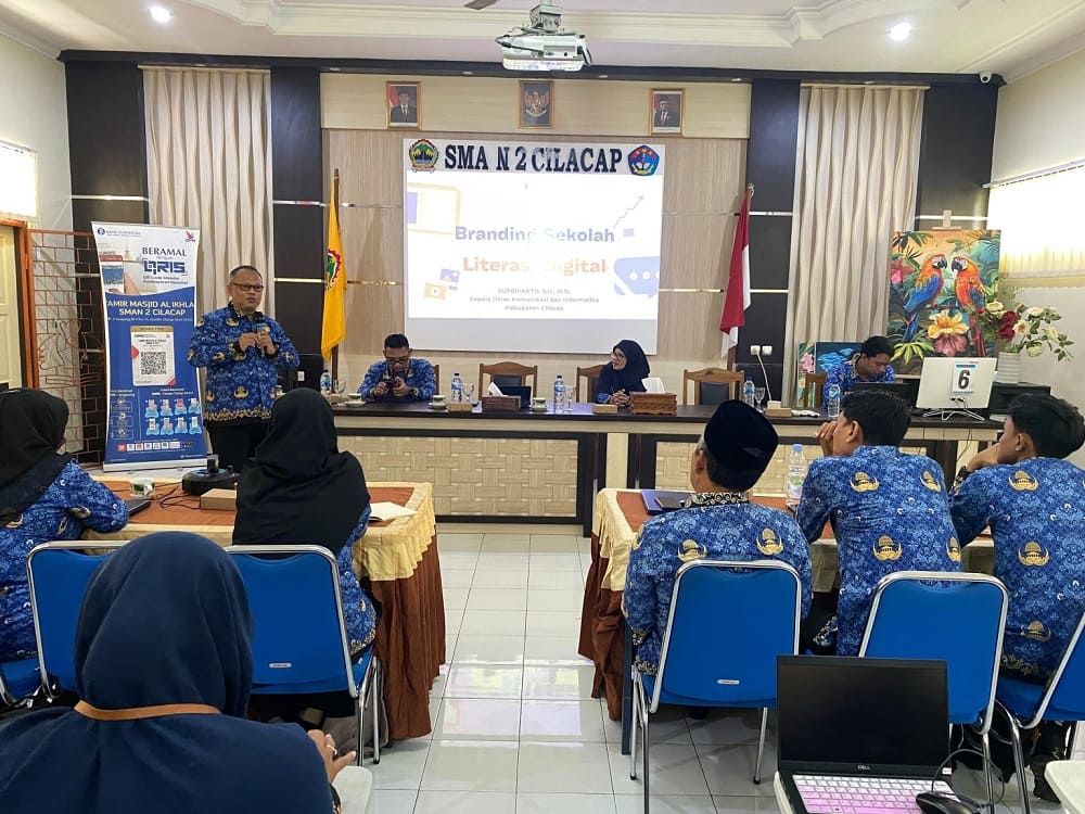 SMAN 2 Cilacap Gelar In House Training Literasi Digital