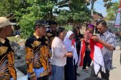 Tingkatkan Rasa Nasionalisme Warga, Pemkab Demak Bagikan Bendera Merah Putih