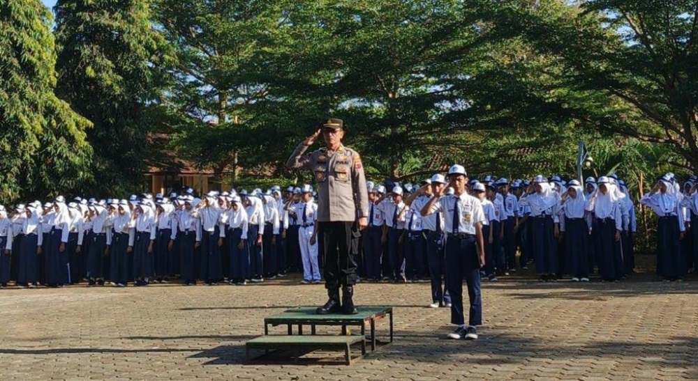 Cegah Maraknya Kenakalan Remaja, Polisi di Batang Sambangi SMPN 2 Bandar