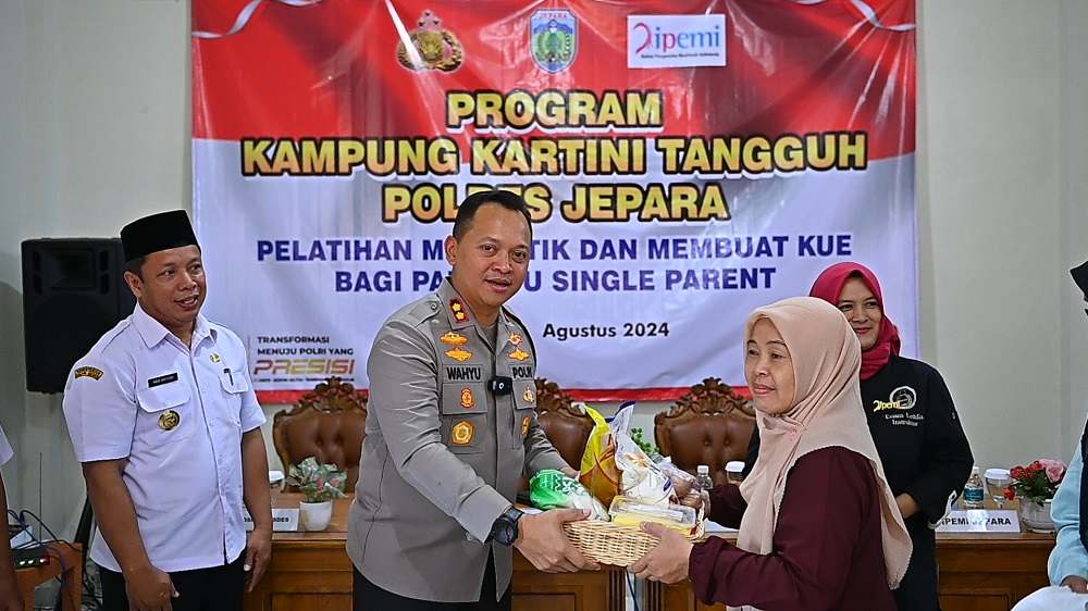 Commander Wish, Polisi di Jepara Bekali Emak-emak Ilmu Membatik