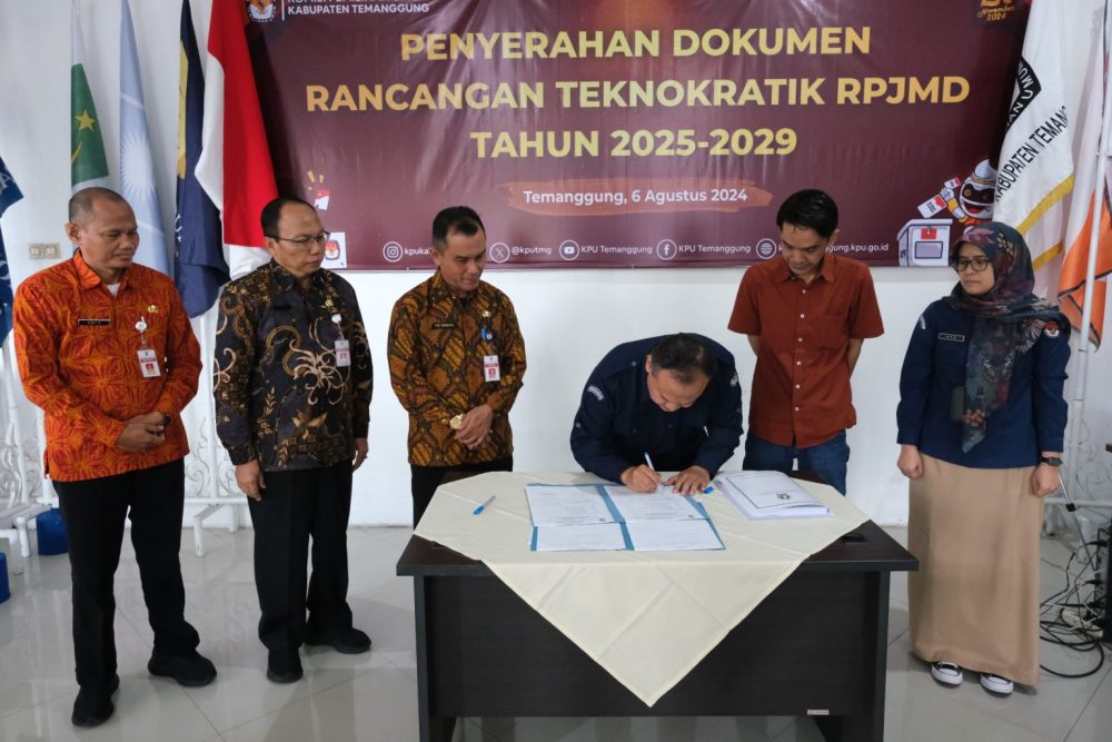 Pemkab Serahkan Dokumen Teknokratik RPJMD kepada KPU Temanggung