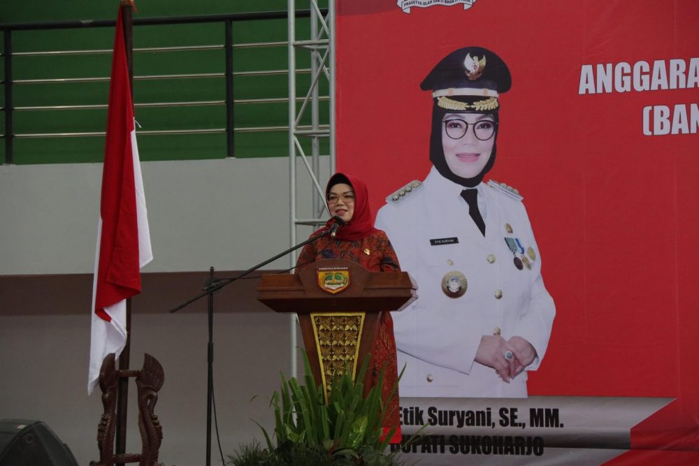 Bupati Etik Serahkan Bantuan Peningkatan Kualitas RTLH untuk 1.396 Warga Sukoharjo