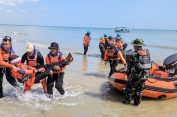 Tim Reaksi Cepat Selamatkan Korban Tenggelam di Pantai Karangjahe Rembang
