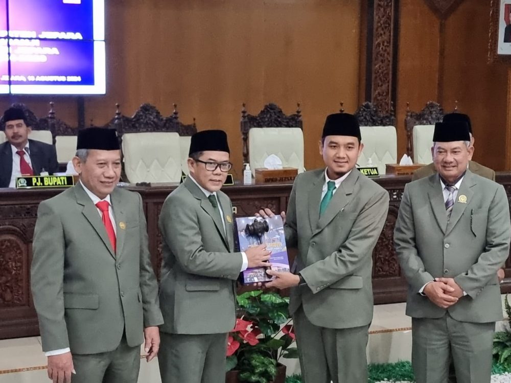 Agus Sutisna dan Junarso Pimpinan Sementara DPRD Jepara