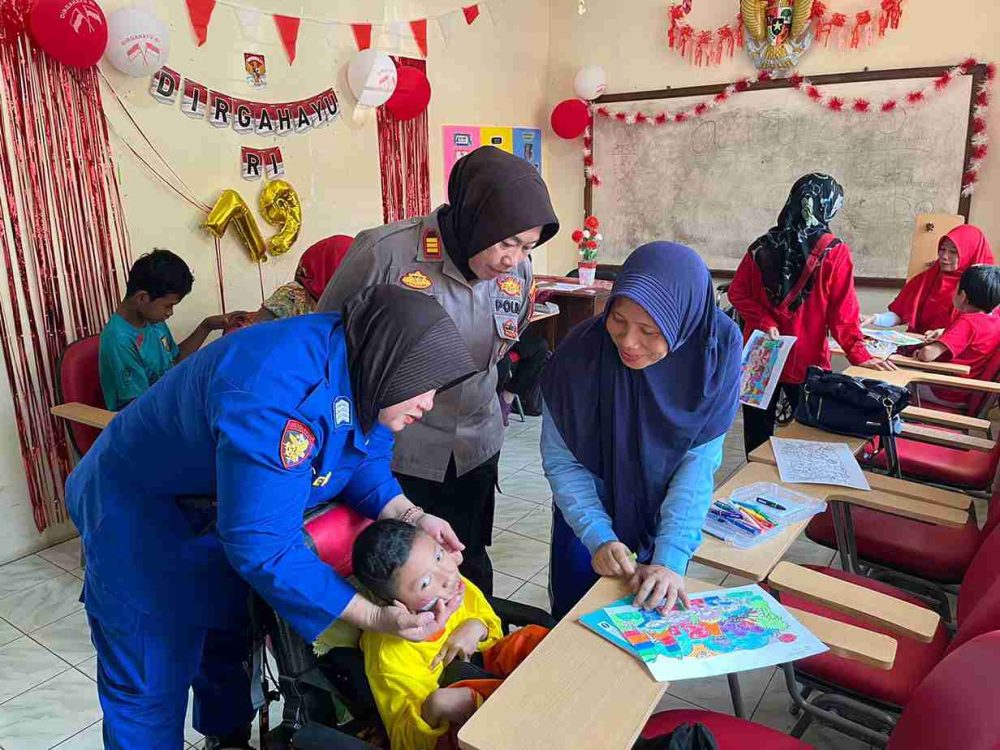 Meriahkan HUT Ke-76, Polwan Polres Jepara Gelar Baksos di SLB Jepara
