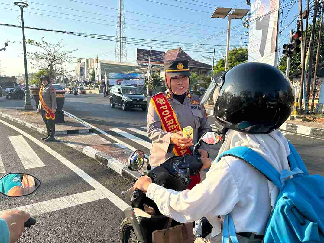 Semarak HUT Ke-76, Polwan Polres Jepara Gelar Aksi Gatur dan Patroli