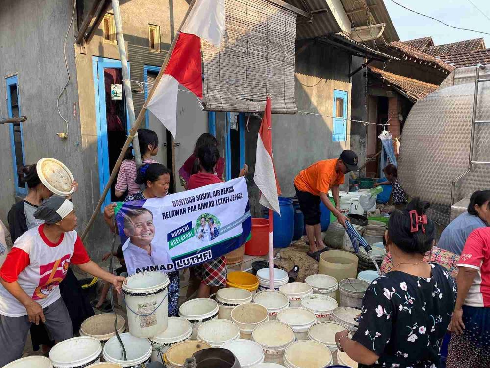 Relawan Ahmad Luthfi Jepara Datangkan 3 Truk Tangki Air Bersih ke Desa Karangaji