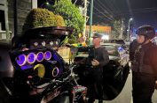 Gercep, Polisi Bantu Korban Laka Lantas Hingga Bubarkan ABG Nongkrong Pakai Sound System